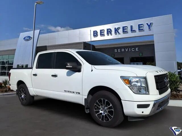 2020 Nissan Titan SV — photo 1 of 13