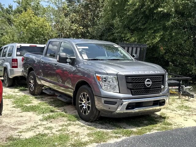 2023 Nissan Titan SV
