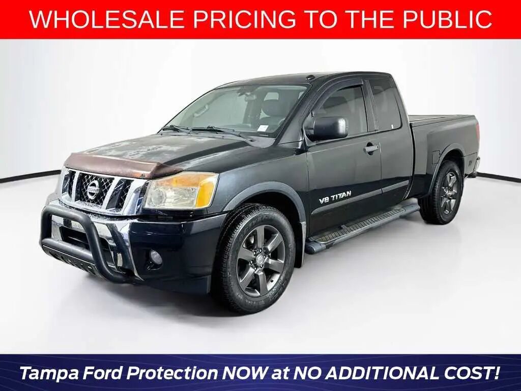 2015 Nissan Titan SV — photo 1 of 13