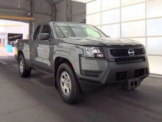 2025 Nissan Frontier S — photo 1 of 9