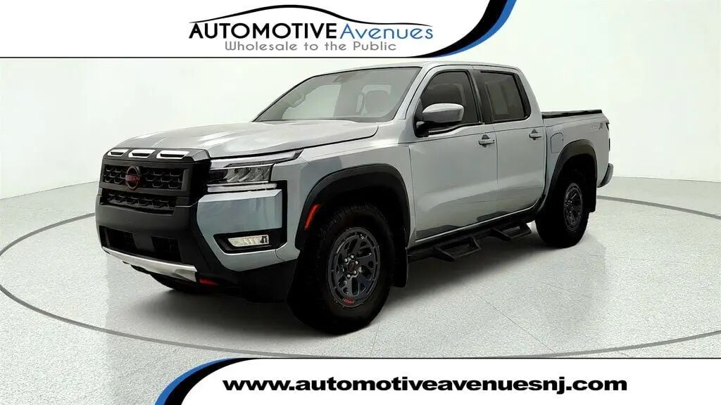 2025 Nissan Frontier SV — photo 1 of 13