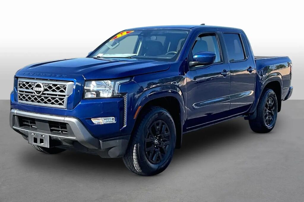 2022 Nissan Frontier SV — photo 1 of 13
