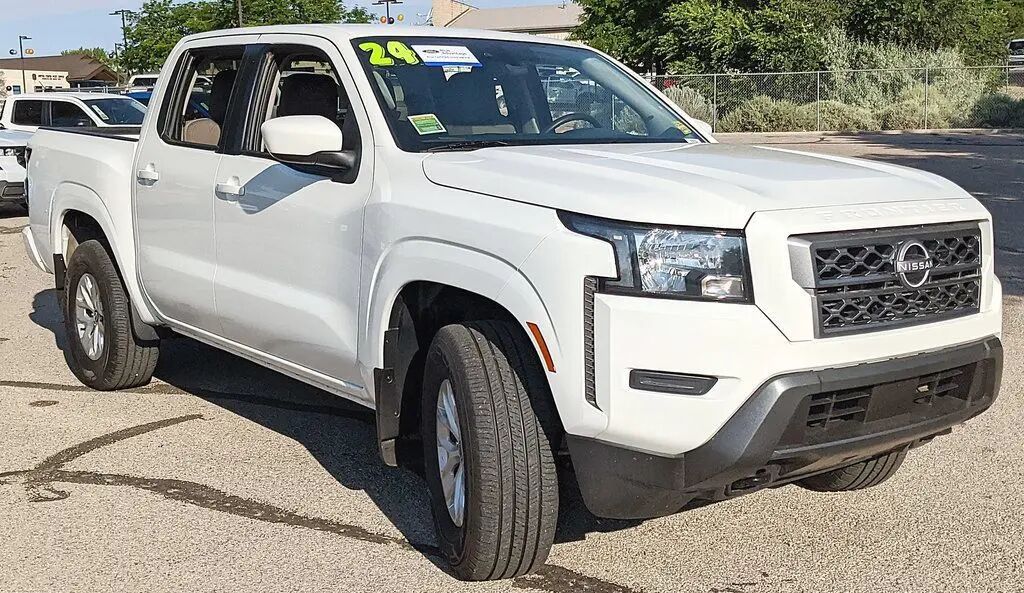 2024 Nissan Frontier S — photo 1 of 13