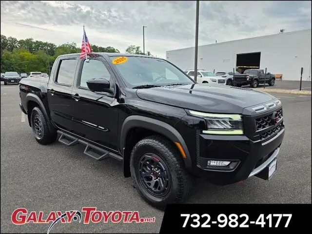 2025 Nissan Frontier PRO-4X — photo 1 of 13
