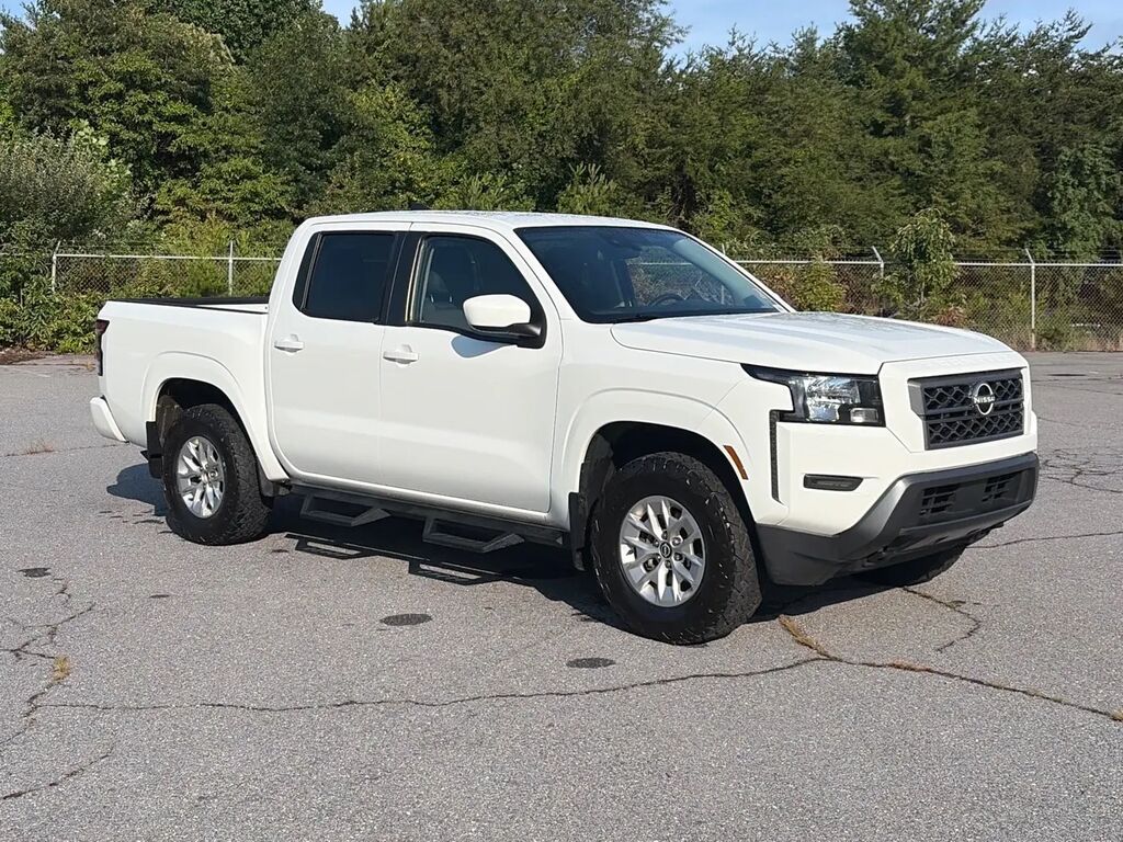 2024 Nissan Frontier SV — photo 1 of 13