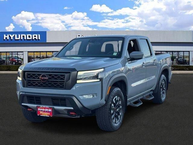2023 Nissan Frontier PRO-4X — photo 1 of 13