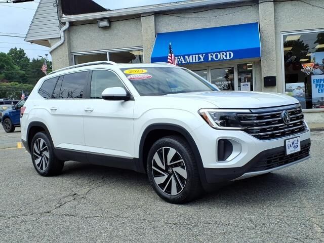 2024 Volkswagen Atlas SEL 4Motion — photo 1 of 11
