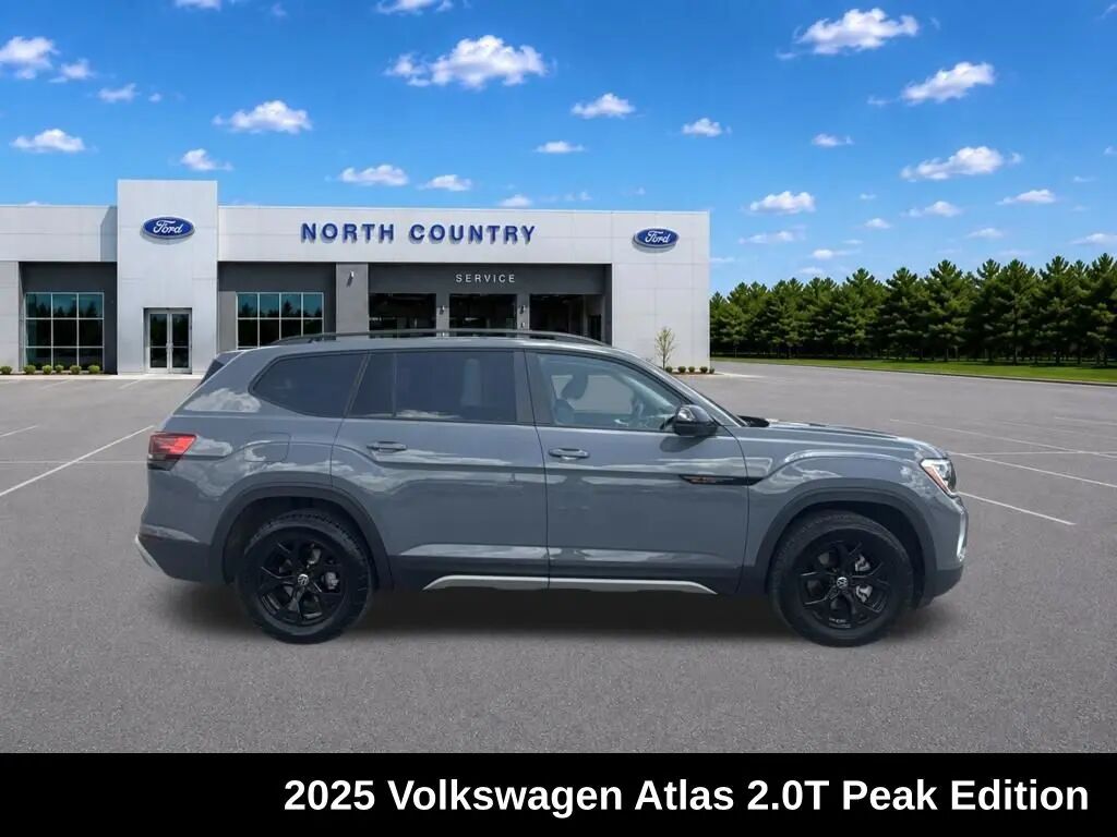2025 Volkswagen Atlas Peak Edition 4Motion — photo 1 of 10