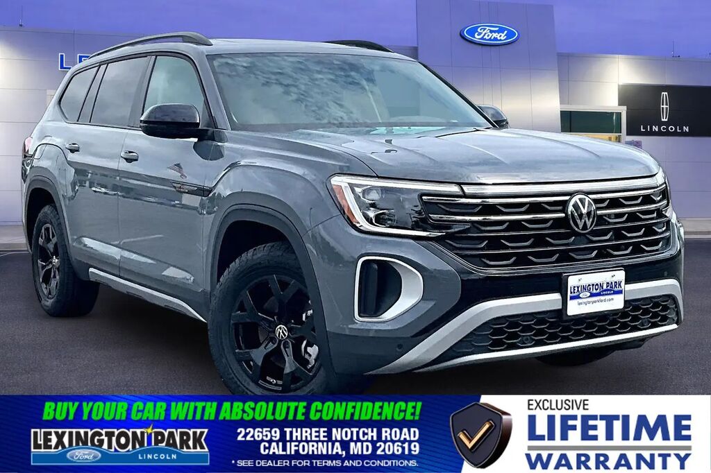 2025 Volkswagen Atlas Peak Edition 4Motion — photo 1 of 13