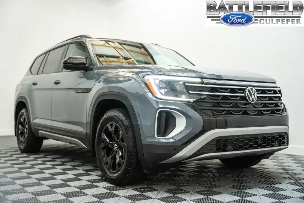 2025 Volkswagen Atlas Peak Edition 4Motion — photo 1 of 13