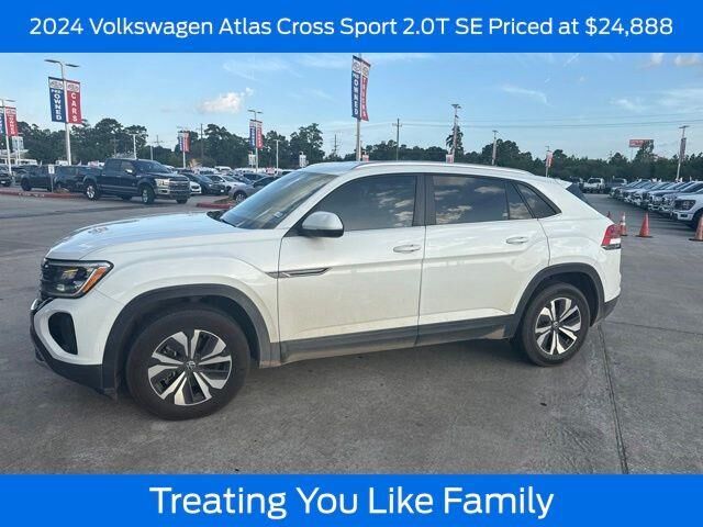 2024 Volkswagen Atlas Cross Sport SE — photo 1 of 8
