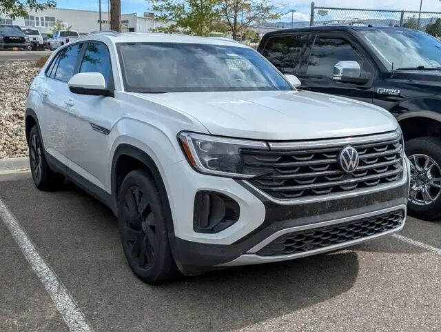2025 Volkswagen Atlas Cross Sport SE 4Motion — photo 1 of 13