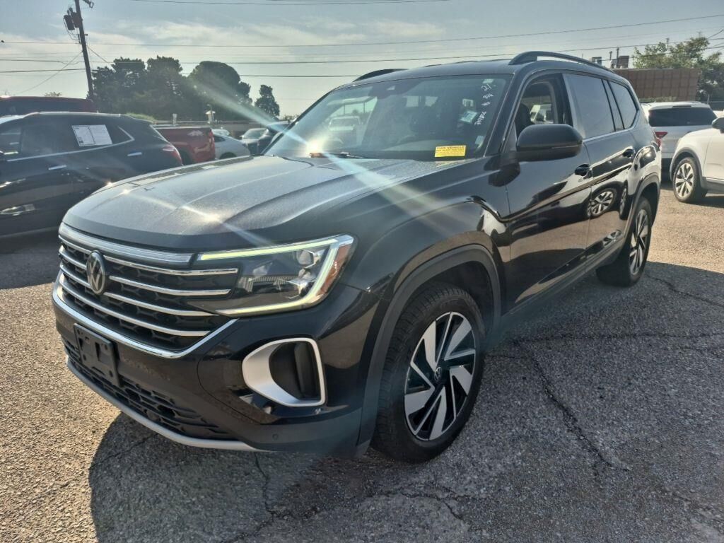 2025 Volkswagen Atlas SE 4Motion — photo 1 of 13