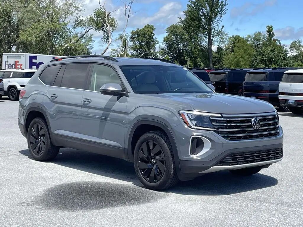2025 Volkswagen Atlas SE 4Motion — photo 1 of 21