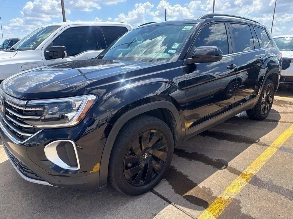 2024 Volkswagen Atlas SE — photo 1 of 1