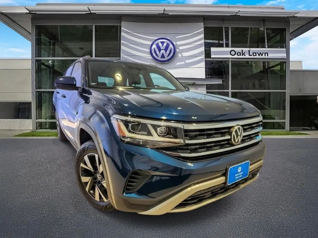 2022 Volkswagen Atlas Cross Sport SE 4Motion — photo 1 of 13