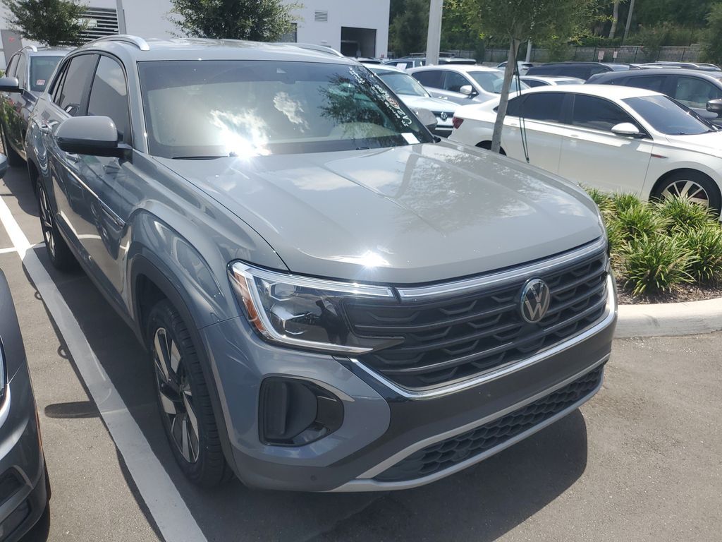 2024 Volkswagen Atlas Cross Sport 2.0T SE w/Technology — photo 1 of 13