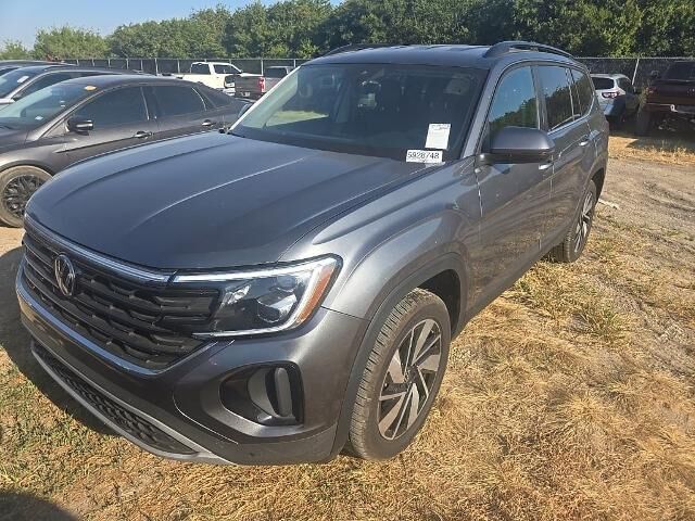 2025 Volkswagen Atlas SE — photo 1 of 4