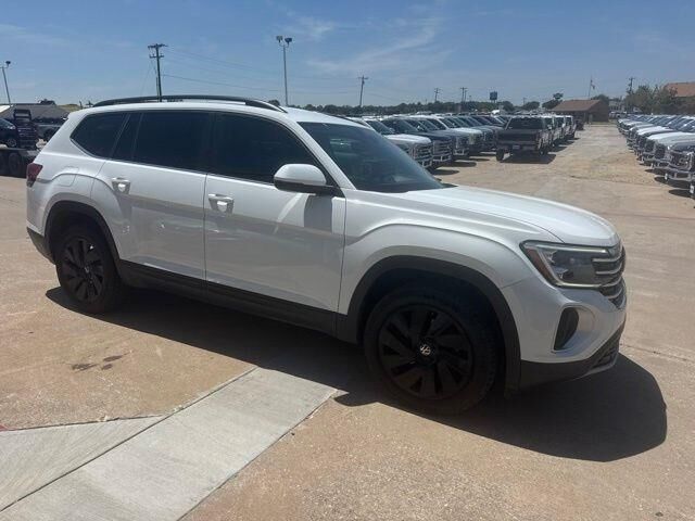 2024 Volkswagen Atlas SE — photo 1 of 13