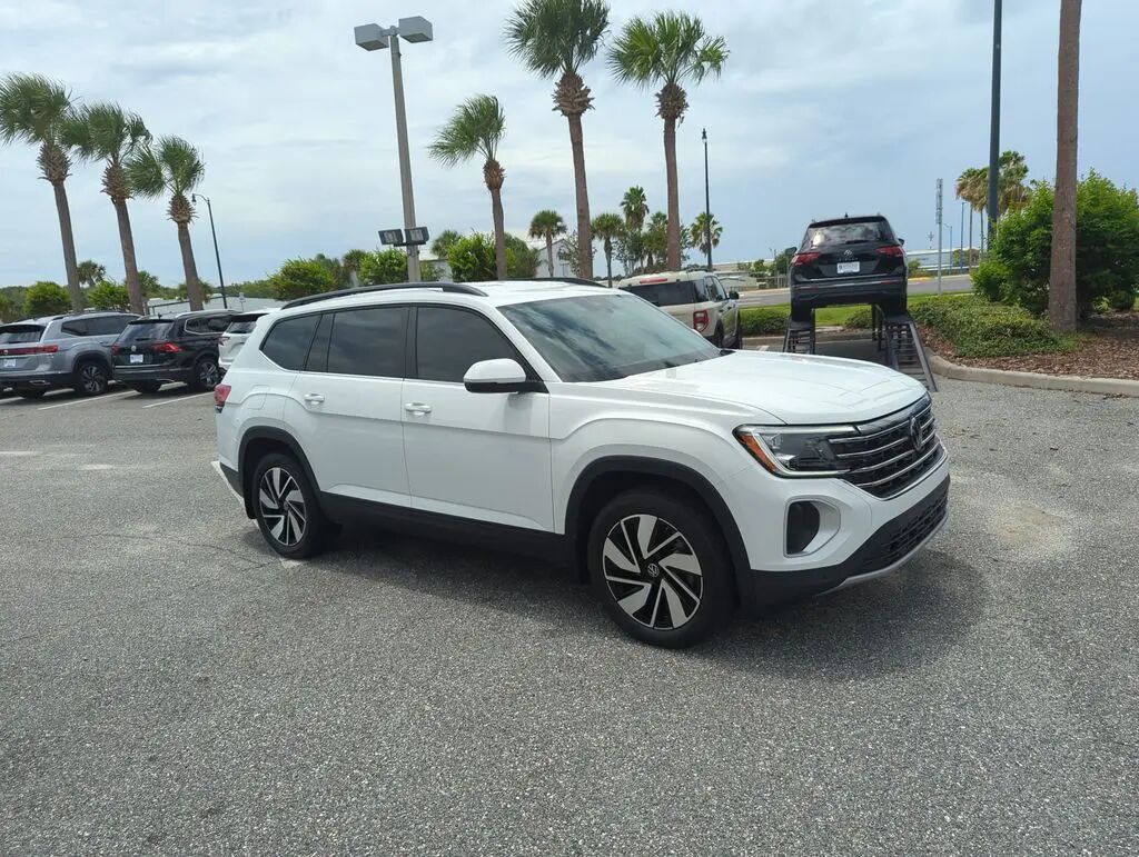 2024 Volkswagen Atlas SE — photo 1 of 10