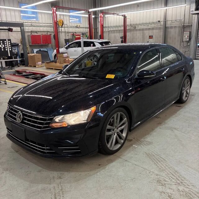 2018 Volkswagen Passat 2.0T S — photo 1 of 13