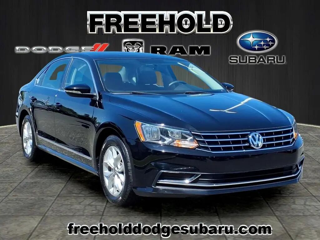2016 Volkswagen Passat 1.8T S — photo 1 of 13