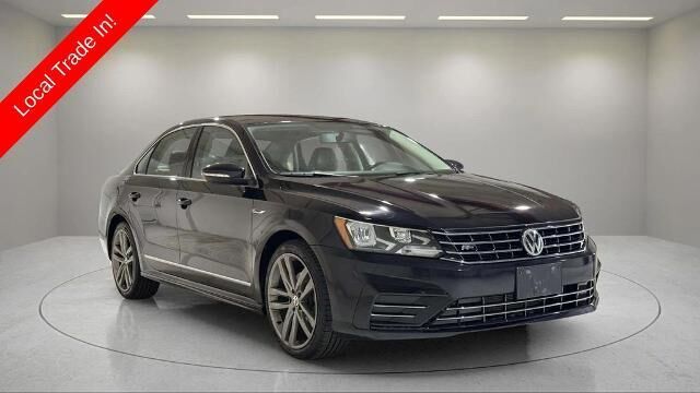 2017 Volkswagen Passat 1.8T R-Line — photo 1 of 12