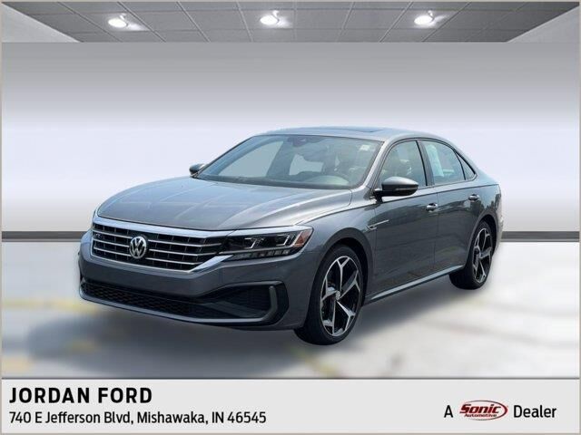2022 Volkswagen Passat R-Line — photo 1 of 13