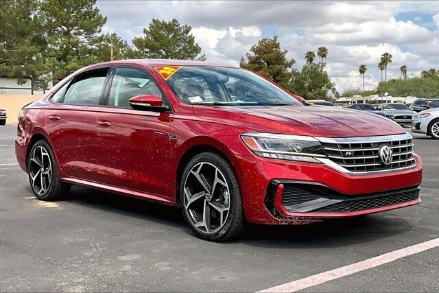 2020 Volkswagen Passat R-Line — photo 1 of 5