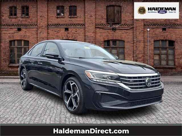 2020 Volkswagen Passat R-Line — photo 1 of 13