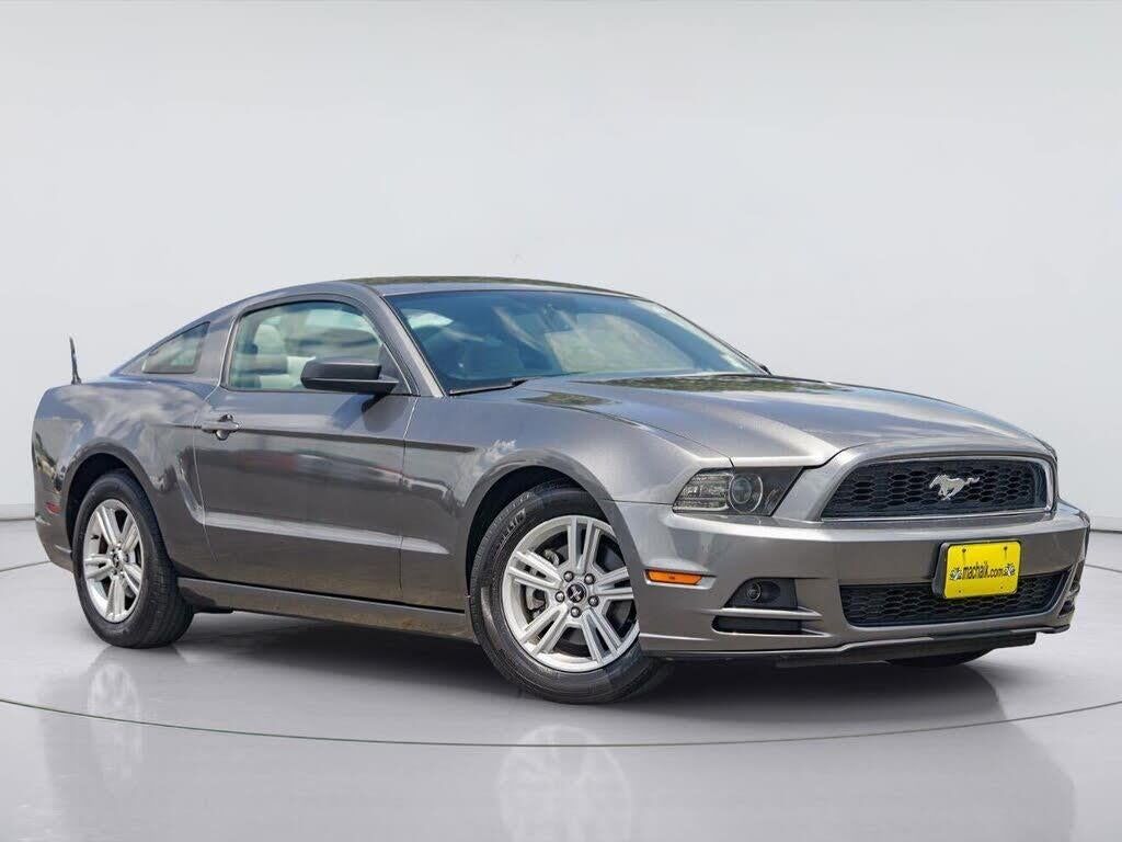 2014 Ford Mustang V6 — photo 1 of 1