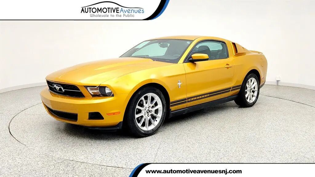2010 Ford Mustang V6 Premium — photo 1 of 13