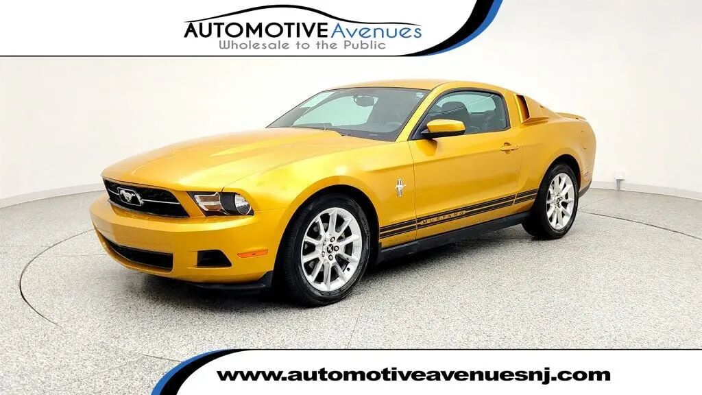 2010 Ford Mustang V6 Premium — photo 1 of 13