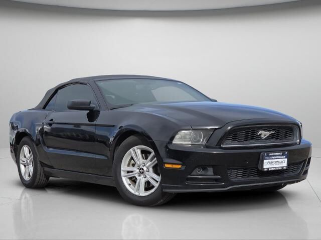 2014 Ford Mustang V6 — photo 1 of 13