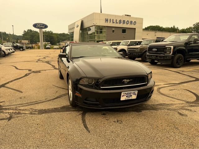 2014 Ford Mustang V6 — photo 1 of 13