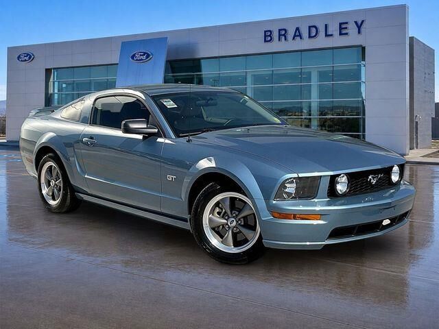 2005 Ford Mustang GT Premium