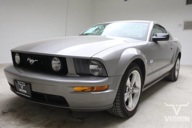 2009 Ford Mustang GT Deluxe — photo 1 of 2