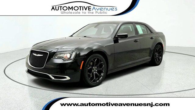2020 Chrysler 300 Touring — photo 1 of 1