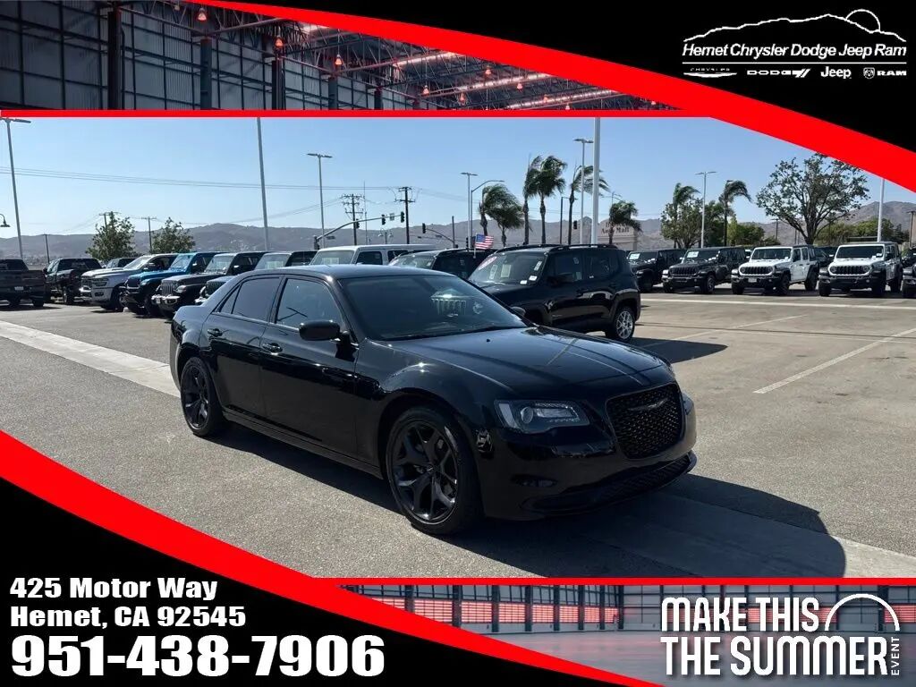 2023 Chrysler 300 Touring — photo 1 of 13