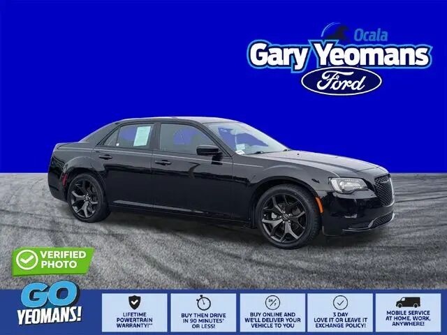 2023 Chrysler 300 Touring — photo 1 of 13
