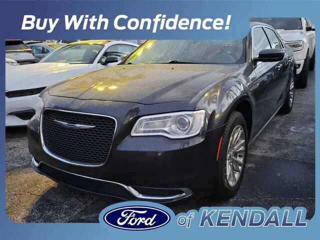 2017 Chrysler 300 Limited — photo 1 of 4