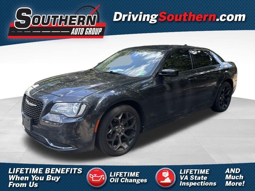 2019 Chrysler 300 Touring — photo 1 of 1