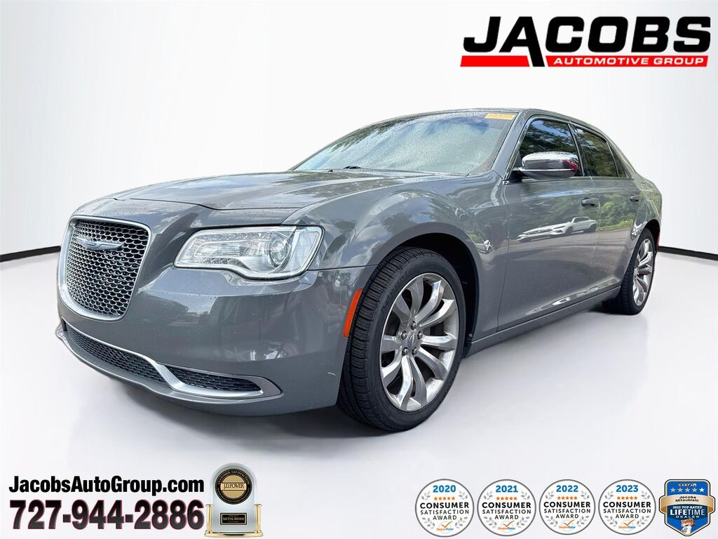 2019 Chrysler 300 Touring — photo 1 of 7