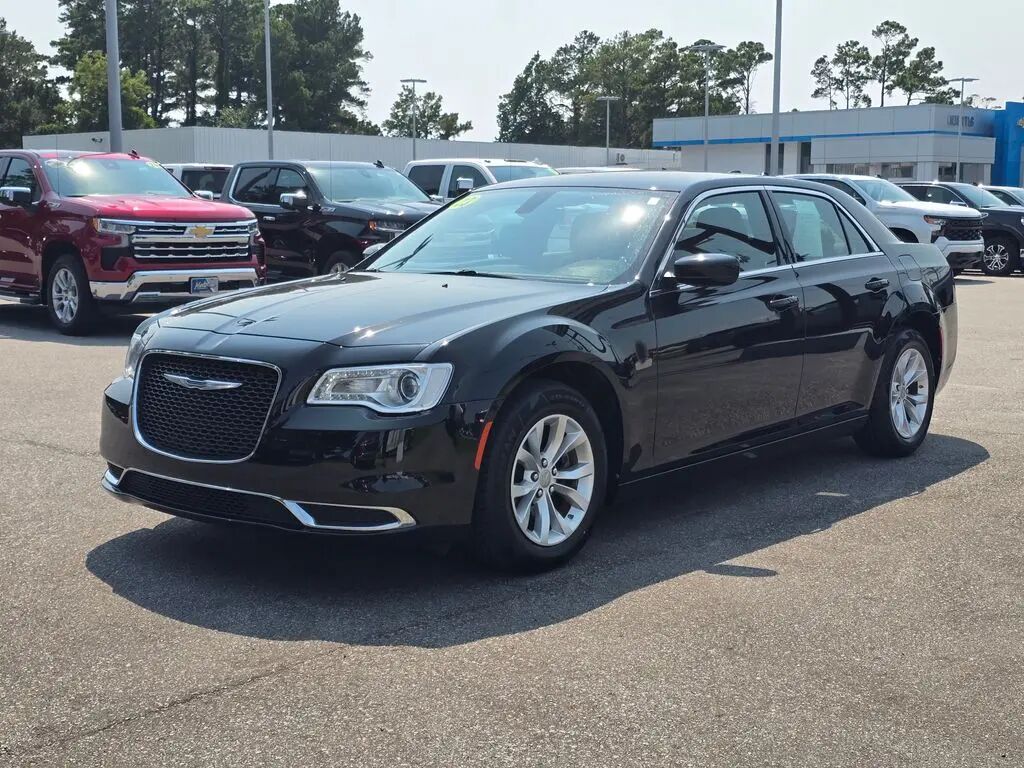 2023 Chrysler 300 Touring — photo 1 of 13