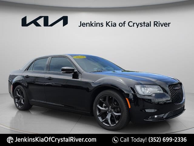 2023 Chrysler 300 S V6 — photo 1 of 1