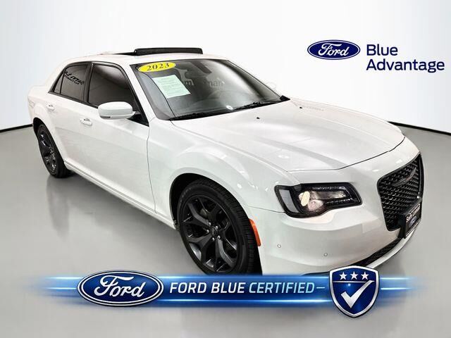 2023 Chrysler 300 S V6 — photo 1 of 2