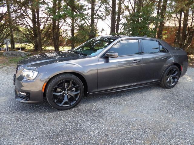 2022 Chrysler 300 S V8 — photo 1 of 13