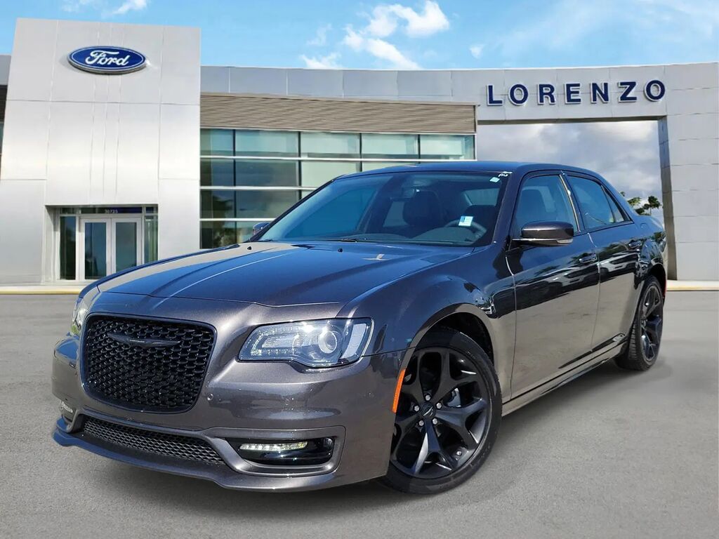 2023 Chrysler 300 Touring L