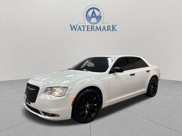 2019 Chrysler 300 Limited — photo 1 of 13