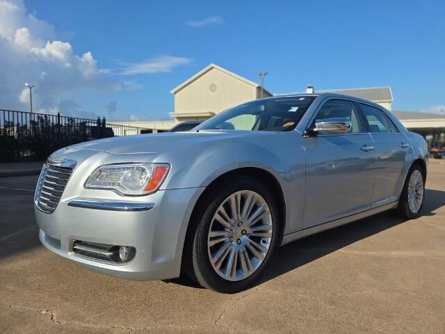 2013 Chrysler 300 C — photo 1 of 13